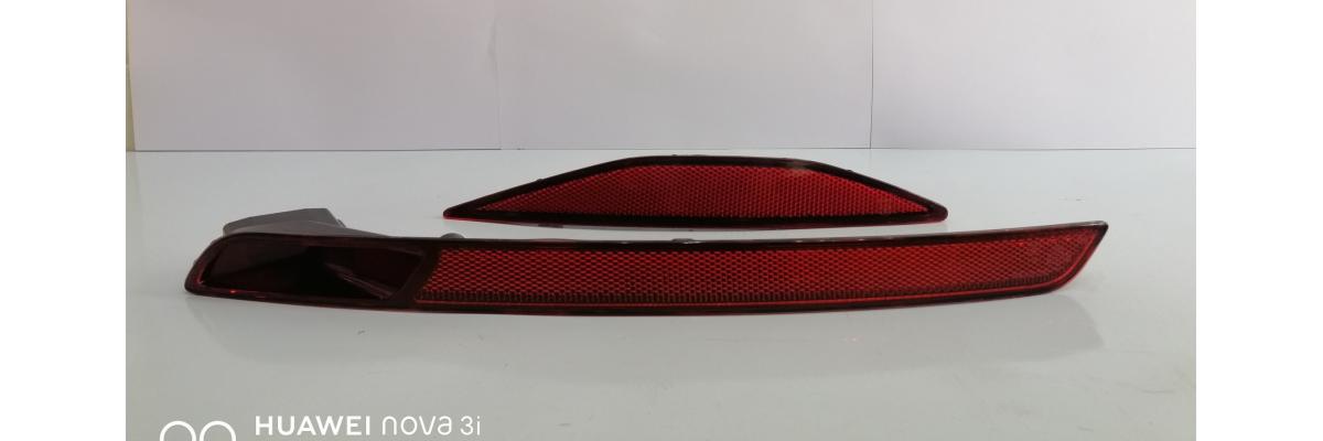 REAR REFLECTOR